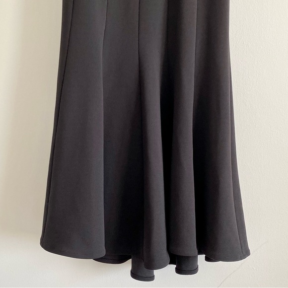 BCBG MaxAzria Elegant Black Deep V-Neckline Sleeveless Peplum Dress - Picture 6 of 8